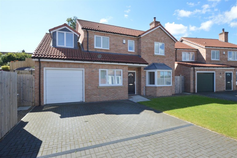 Bishops Way, Catterick Village